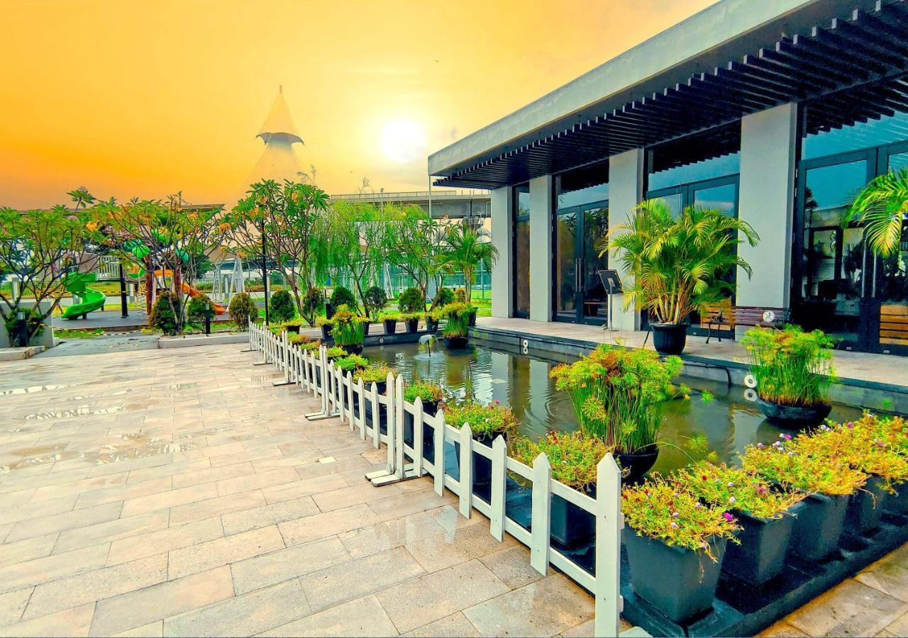 Le Premier Hotel Deltamas Cikarang Eksteriør bilde